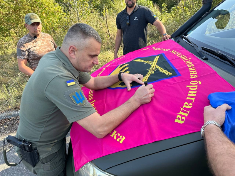 Відео Переобладнання пікапу в мобільну майстерню для 92 ОМБр ім. Івана Сірка 2
