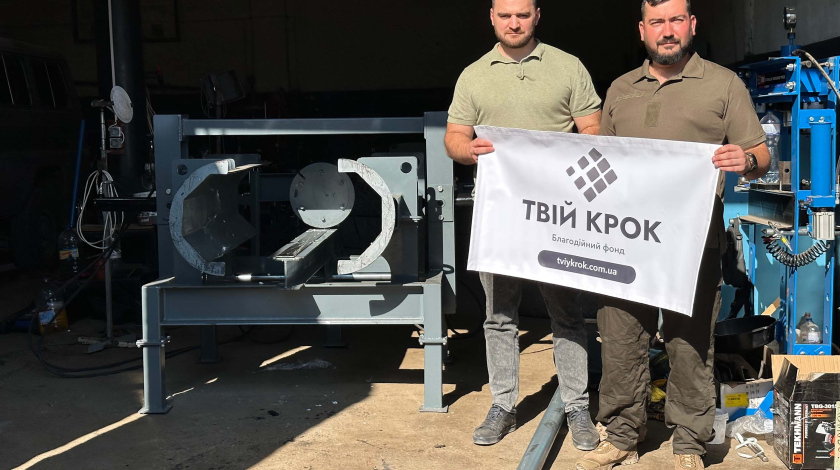 Відео Станок для монтажу броньованих вставок ранфлет на MaxxPro для бригади Кара-Даг Гвардія наступу 1