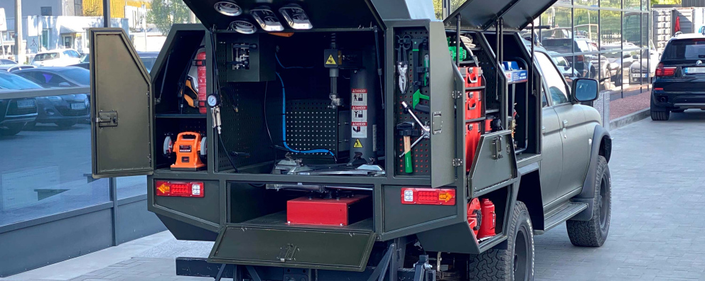 Дивитись фото Переобладнання двох пікапів в мобільні майстерні для 164-ої радіотехнічної бригади військової частини А1451 ЗСУ