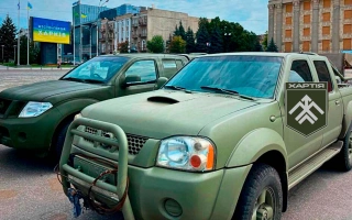 Дивитись фото Переобладнання двох пікапів в мобільні майстерні для 13 бригади НГУ Хартія