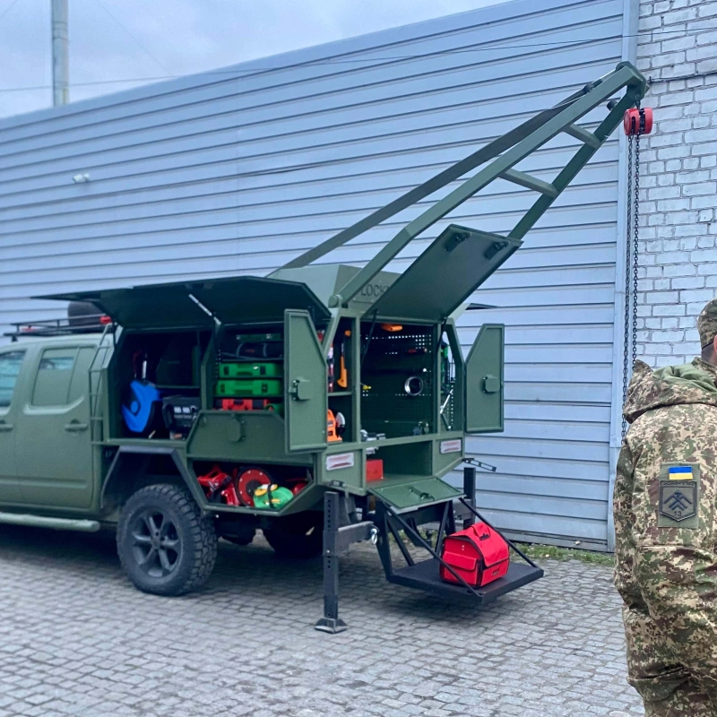 Фото до проекту Converting 2 pickup trucks into a mobile workshops for the 13 brigade KHARTIYA of the National Guard of Ukraine 2