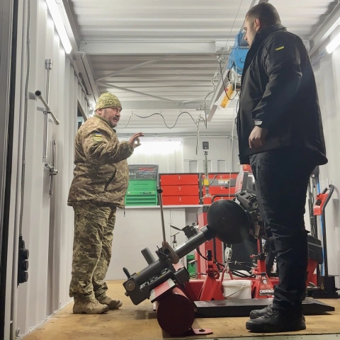 Ще більше фото Комплекс робіт з монтажу та встановлення мобільного шиномонтажного комплексу Big-Locker для 92 ОШБр