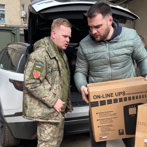 Ще більше фото Прилади бесперебійного живлення для військово-медичного клінічного центру