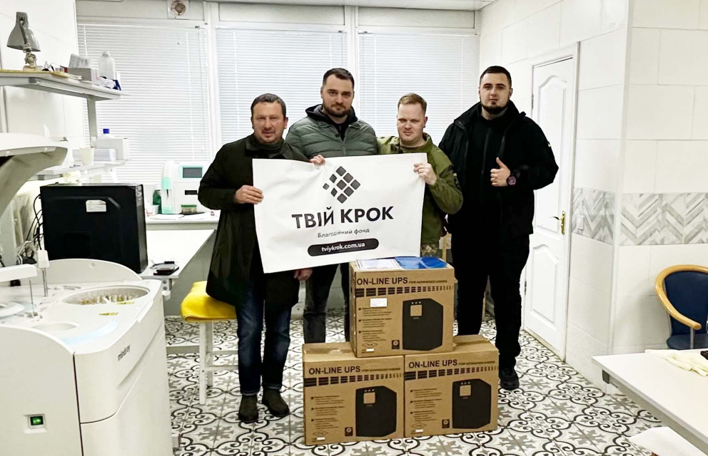 Дивитись фото Прилади бесперебійного живлення для військового шпиталю