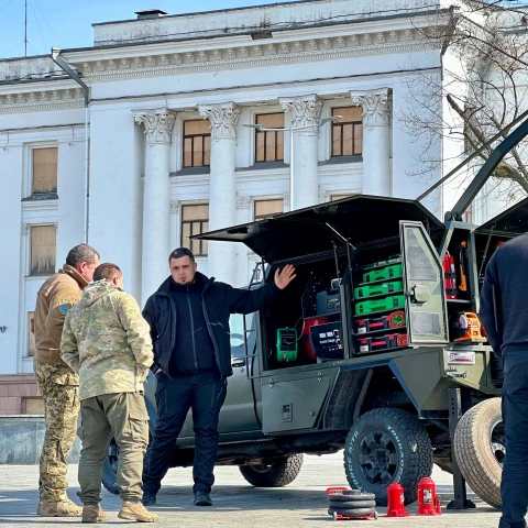 Ще більше фото Переобладнання пікапу в мобільну майстерню для 92 ОШБр ім. Івана Сірка