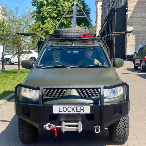Ще більше фото Мобільна майстерня для ремонту техніки для 3-ої бригади оперативного призначення НГУ