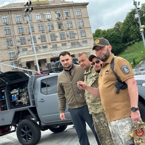 Ще більше фото Мобільна майстерня для ремонту техніки для 1-ого окремого батальйону морскої піхоти військової частини А2777 ЗСУ
