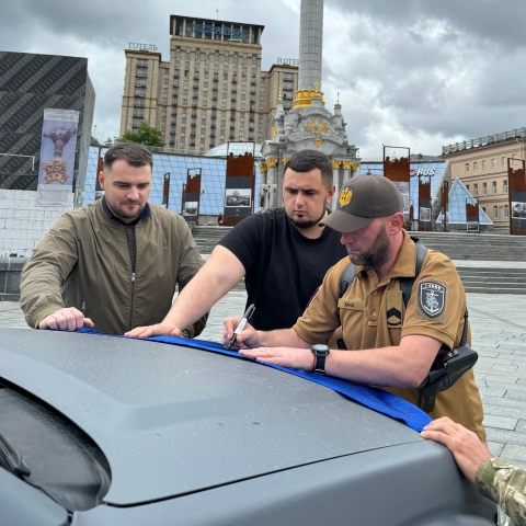 Ще більше фото Мобільна майстерня для ремонту техніки для 1-ого окремого батальйону морскої піхоти військової частини А2777 ЗСУ