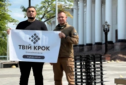 Ще більше фото Краматорськ, центральна площа, передали 10 FPV дронів та АКБ для 54-ої ОМБр