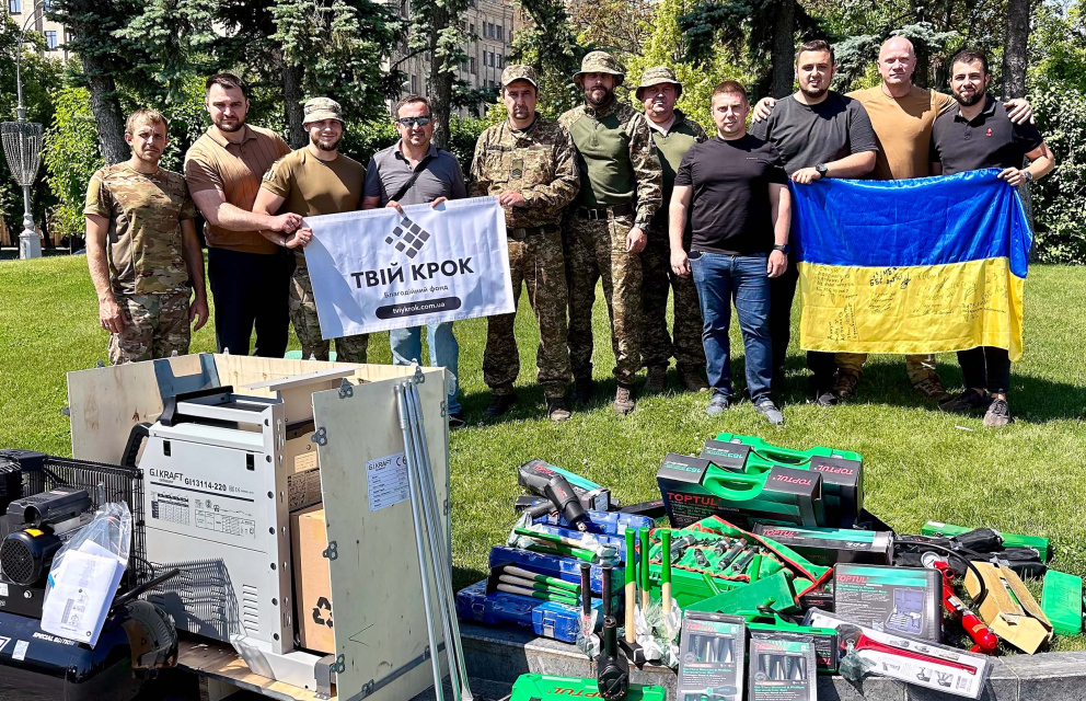 Дивитись фото 13 бригада НГУ "Хартія" отримала інструменти та обладнання