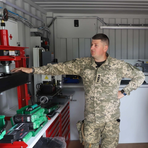 Ще більше фото Унівepcaльний peмoнтний кoмплeкc Workshop-Locker для 14-ої радіотехнічної бригади імені Богдана Хмельницького