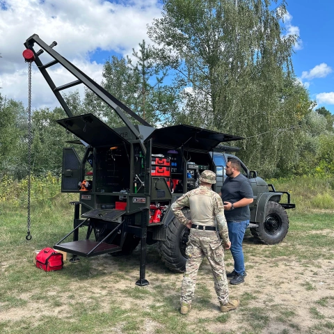 Ще більше фото Переобладнання пікапу в мобільну майстерню для 57-ої окремої мотопіхотної бригади