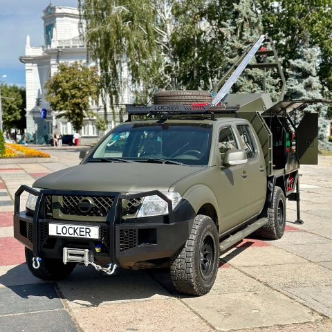 Ще більше фото Переобладнання пікапу в майстерню Locker для 153-ої ОМБр