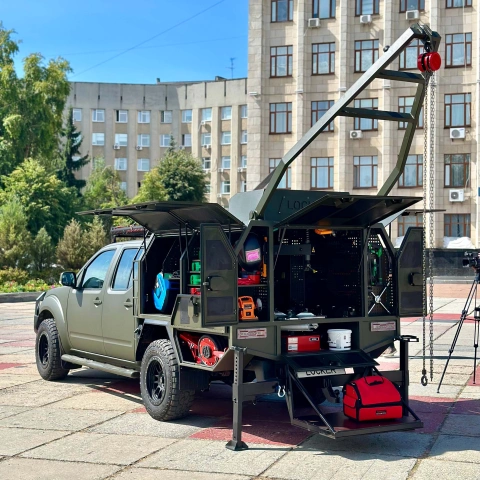 Ще більше фото Переобладнання пікапу в майстерню Locker для 153-ої ОМБр
