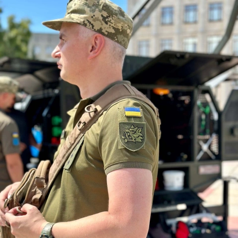Ще більше фото Переобладнання пікапу в майстерню Locker для 153-ої ОМБр