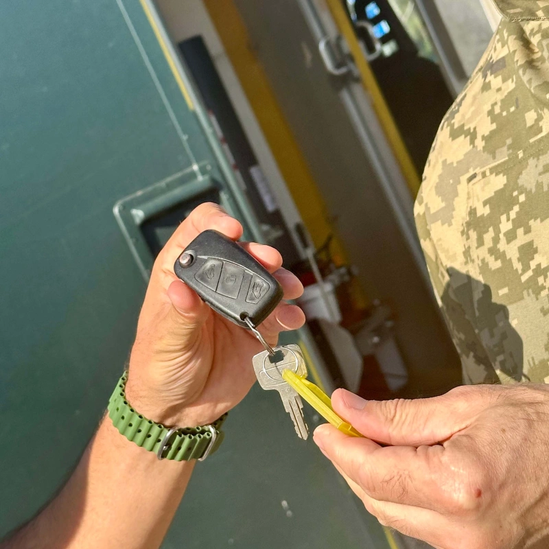 Фото до проекту Conversion of a van into a tire fitting workshop for the 101st separate brigade of the State Security Service 3