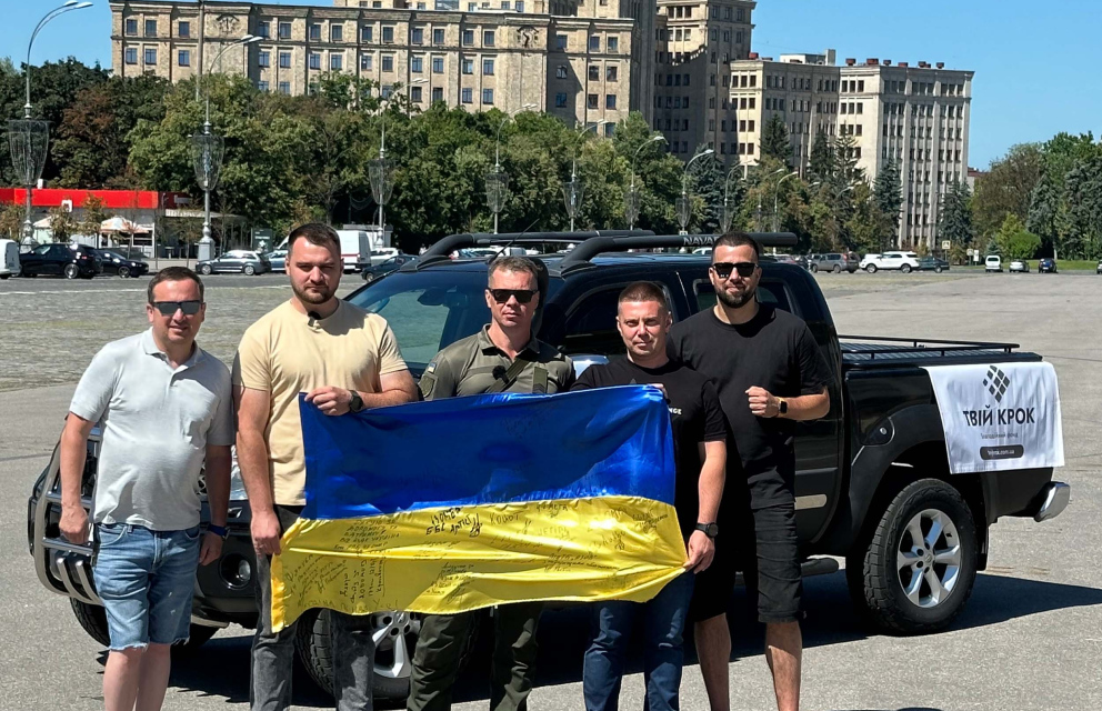 Дивитись фото Передано повнопривідний позашляховик для бійців 17-ої ОТБр