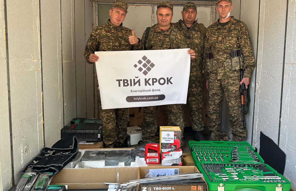 Дивитись фото Передали допомогу для медичного центру НГУ