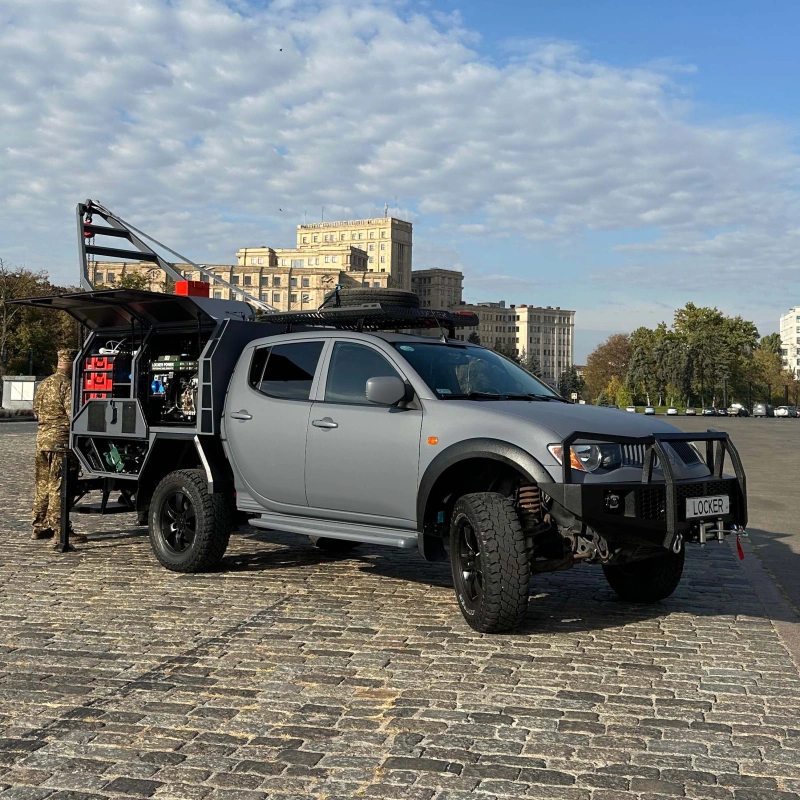Фото до проекту Locker mobile workshop for repairing equipment for the 13th brigade of NGU Khartiya 2