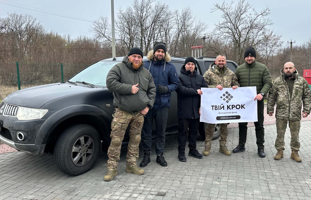 Дивитись фото Передали пікап для спецпідрозділу KRAKEN