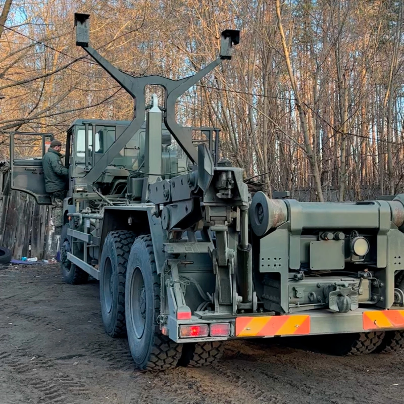 Фото до проекту A truck with a multilift system for containers for the 63rd Separate Mechanized Brigade 4