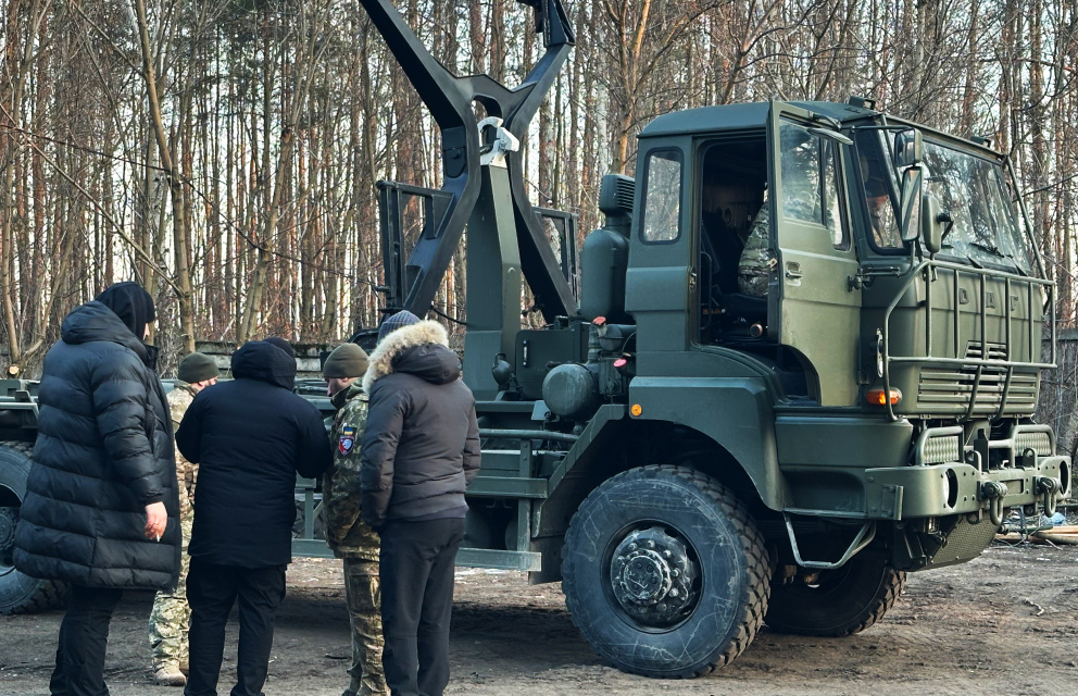 Дивитись фото Вантажівка з мультиліфт передана 63-ій ОМБр