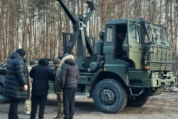 Ще більше фото Вантажівка з мультиліфт передана 63-ій ОМБр