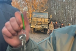 Ще більше фото Вантажівка з мультиліфт передана 63-ій ОМБр