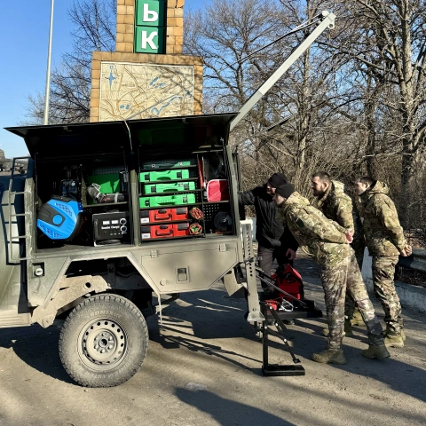 Ще більше фото Мобільна майстерня Locker для ремонту техніки для 1-ого окремого штурмового батальйону "Да Вінчі"