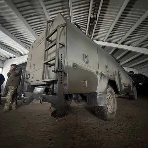 Ще більше фото Переобладнання пікапу в майстерню Locker для 47-ої окремої механізованої бригади ЗСУ