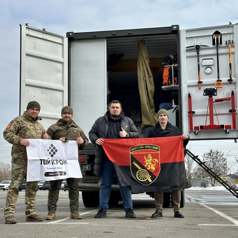 Фото до проекту Converting pickup truck into a mobile workshop and a universal tank in a container for the 45th OAB 5