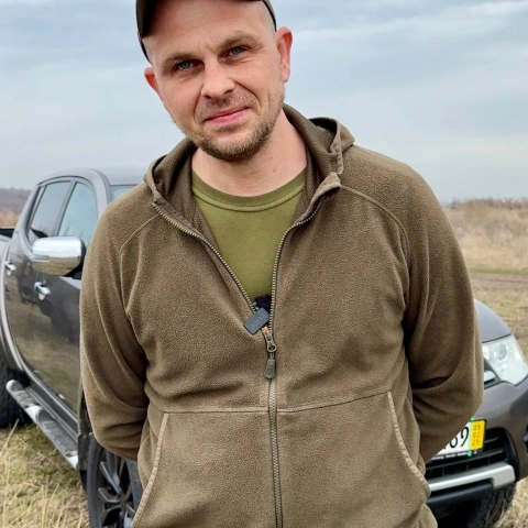 Ще більше фото Повнопривідний пікап та зарядні станції для 188-го командно-розвідувального центру