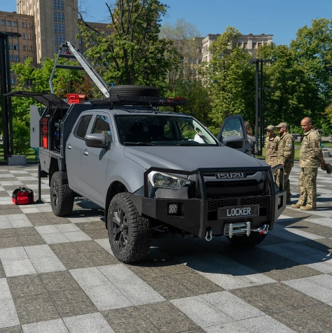 Ще більше фото Мобільна майстерня Locker на базі Isuzu для 92 ОШБр ім. Івана Сірка