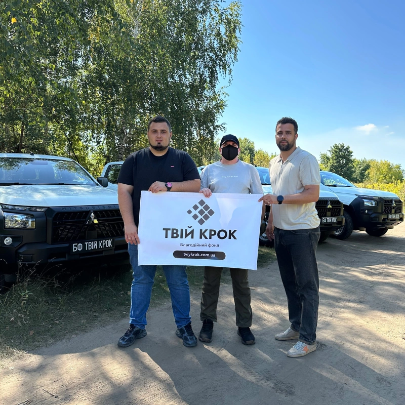 Фото до проекту Four four-wheel drive pickup trucks for the 3rd separate special forces regiment 2