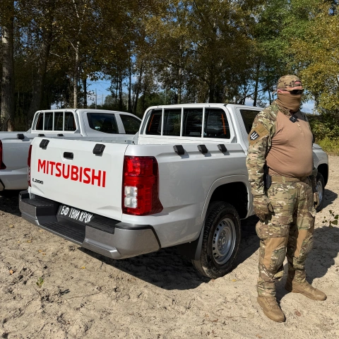 Ще більше фото Два повнопривідні пікапи для військової частини А0458