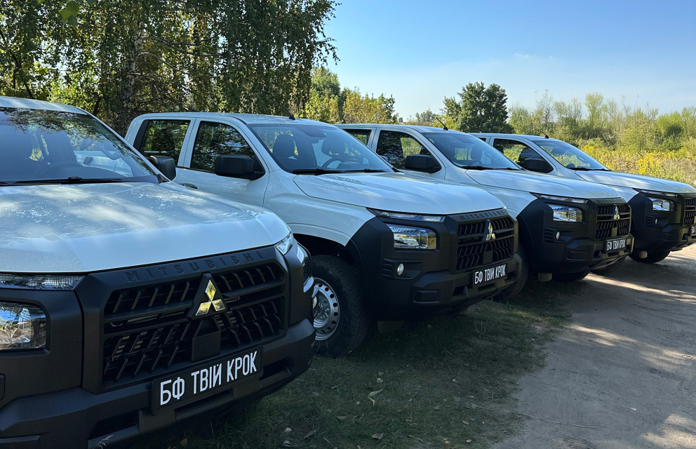 Дивитись фото Передано чотири повнопривідні пікапи для 3-го ОПСП