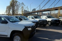 Ще більше фото ВІСІМ повнопривідних пікапів та мобільна майстерня Locker для ССО