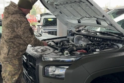 Ще більше фото Передано два повнопривідні пікапи для 141 окремої механізованої бригади