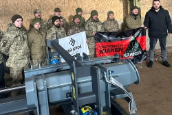 Ще більше фото Передано прес для монтажу VFI Run-Flat вставок для підрозділу активних дій KRAKEN