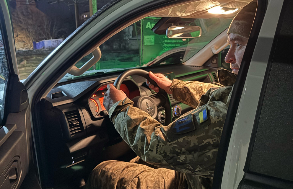 Дивитись фото Передано новий, підготовлений повнопривідний пікап для 153-ї ОМБр