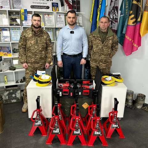 Ще більше фото Обладнання для ремонту техніки для 1-ої бригади оперативного призначення «Буревій»