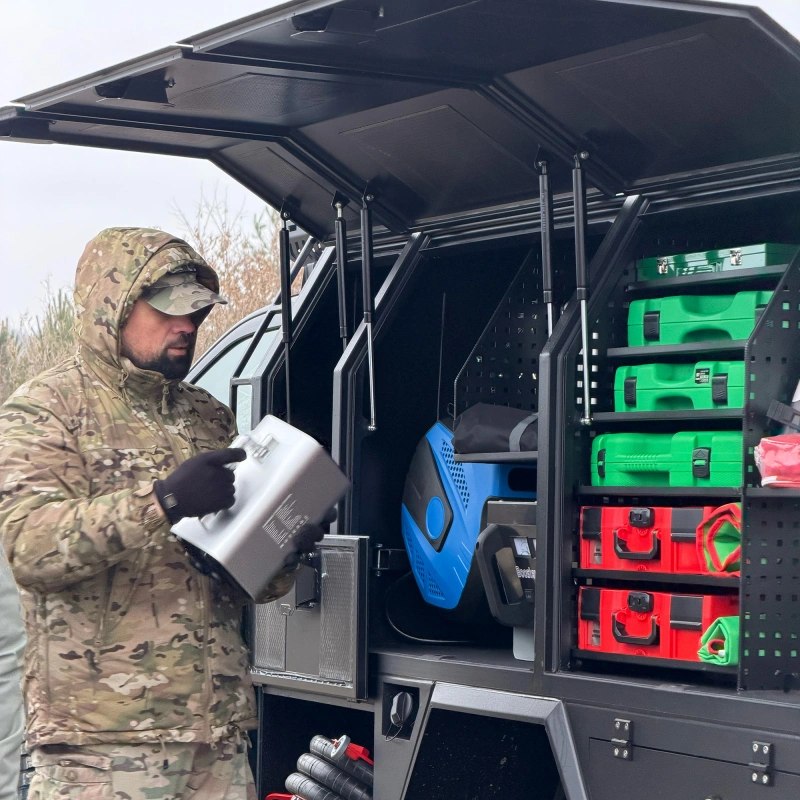 Фото до проекту Мобільна ремонтна майстерня Locker для 3-го армійського корпусу 6