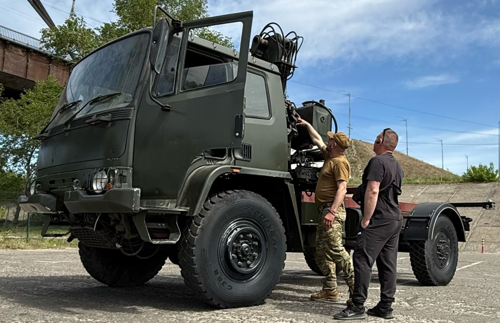 Дивитись фото Техніка для фронту — передано DAF Leyland 4x4 з маніпулятором для 3-ї ОШБр