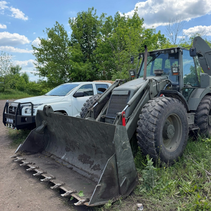 Фото до проекту Екскаватор JCB 4CX Super для Полку Безпілотних Систем Kraken 1654 4