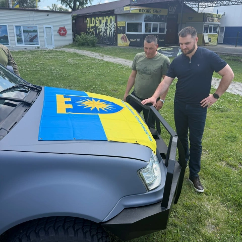 Ще більше фото Переобладнання пікапу в майстерню Locker для 106-ої окремої бригади територіальної оборони