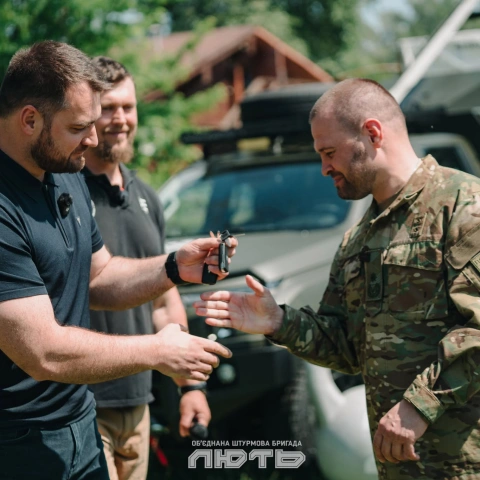 Ще більше фото Дві мобільні майстерні Locker для штурмової бригади Національної поліції України „Лють“