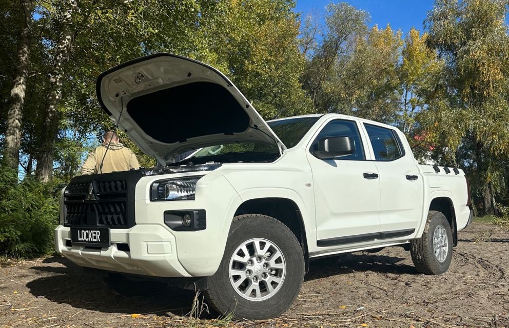 See photo Ще одна автівка для фронту: передали пікап воїнам 141-ї бригади